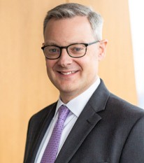 Andy Reinhart headshot